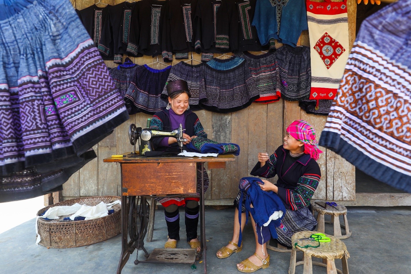 Hàng ngàn du khách lên Fansipan trẩy hội, đón mùa vàng đẹp nhất năm- Ảnh 9.