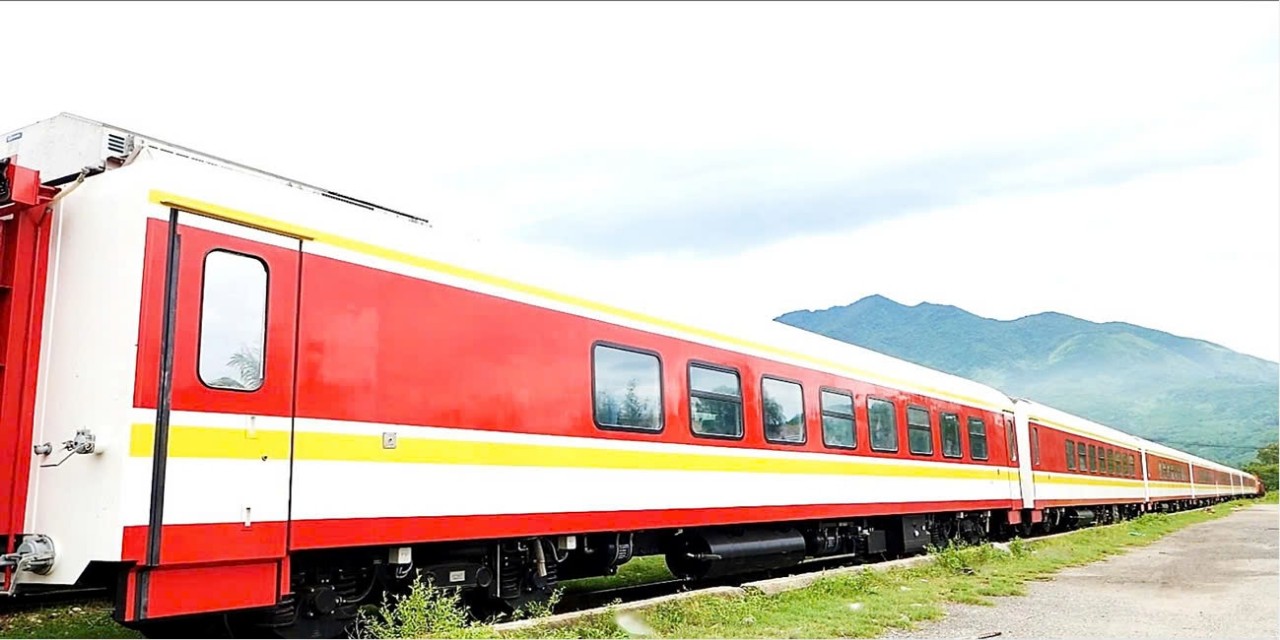 Thêm đoàn tàu mới 'sang chảnh' đưa khách vi vu tuyến Sài Gòn - Nha Trang- Ảnh 1.